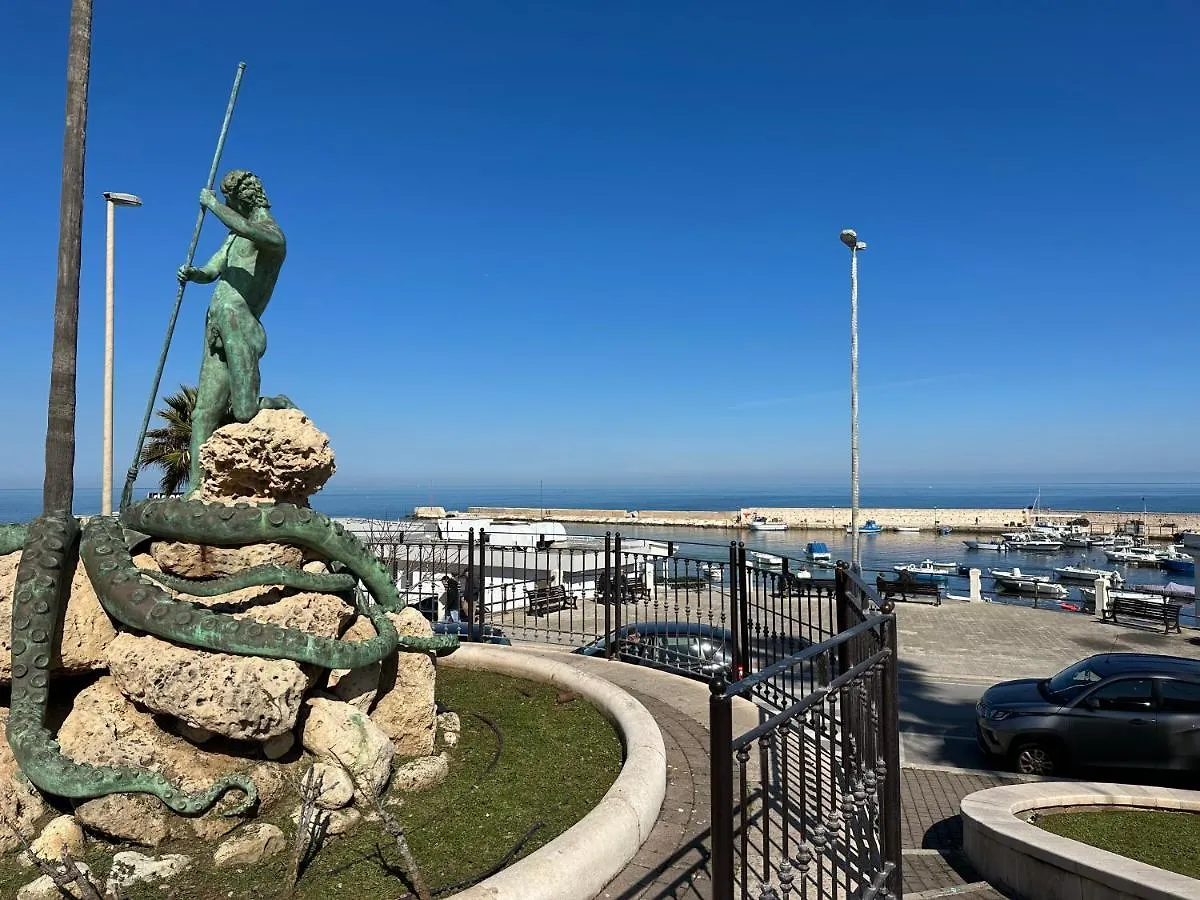 Villa Antonia sul mare con piscina Torre a mare  Bari Italia
